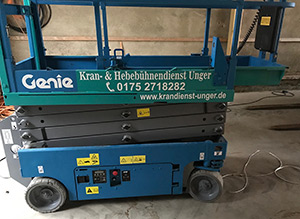 Arbeitsbuehne blau